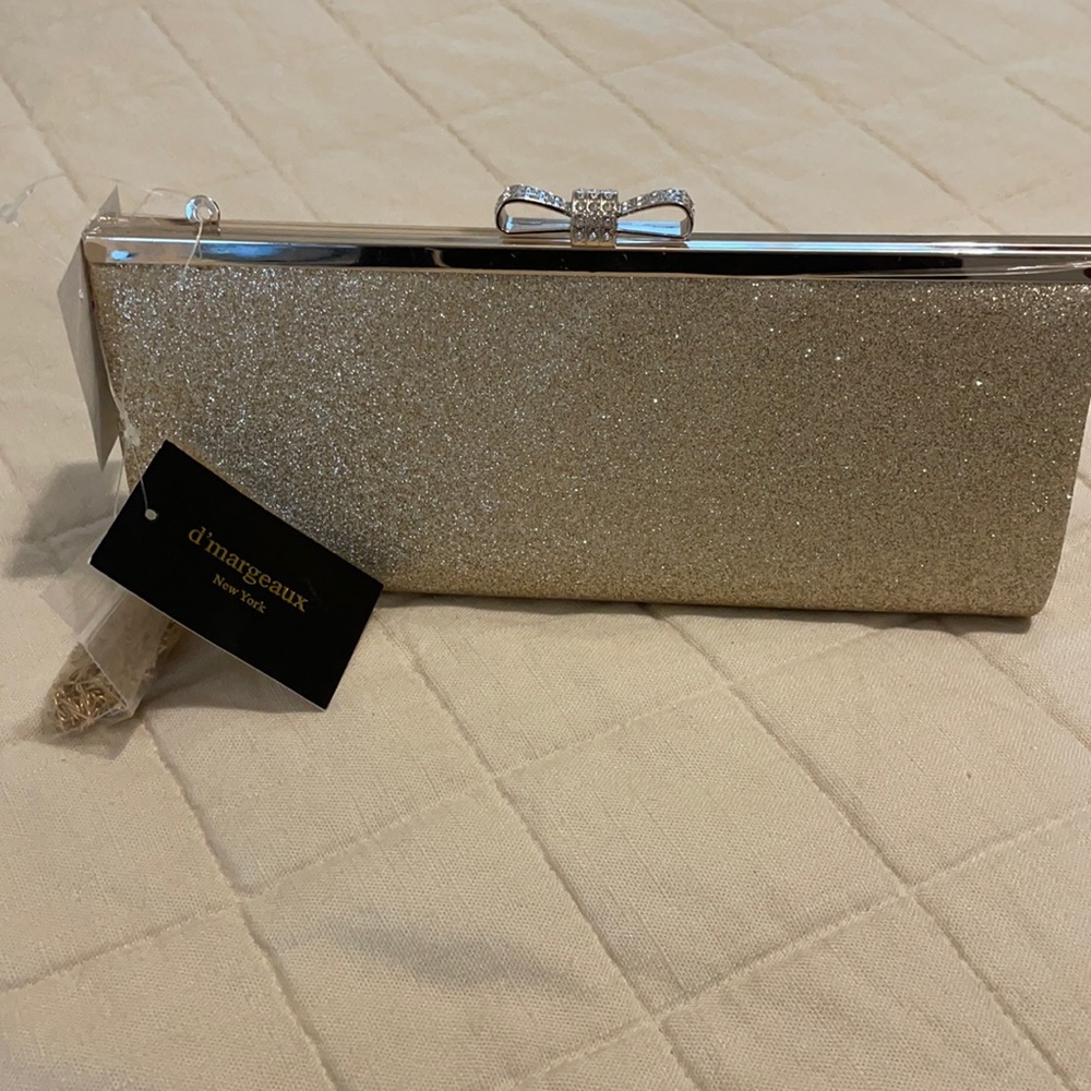 Champagne clutch